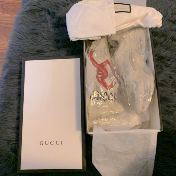 Gucci women’s rhyton sneaker with mouth 💋 print size 40.5 - Picture 1 of 12